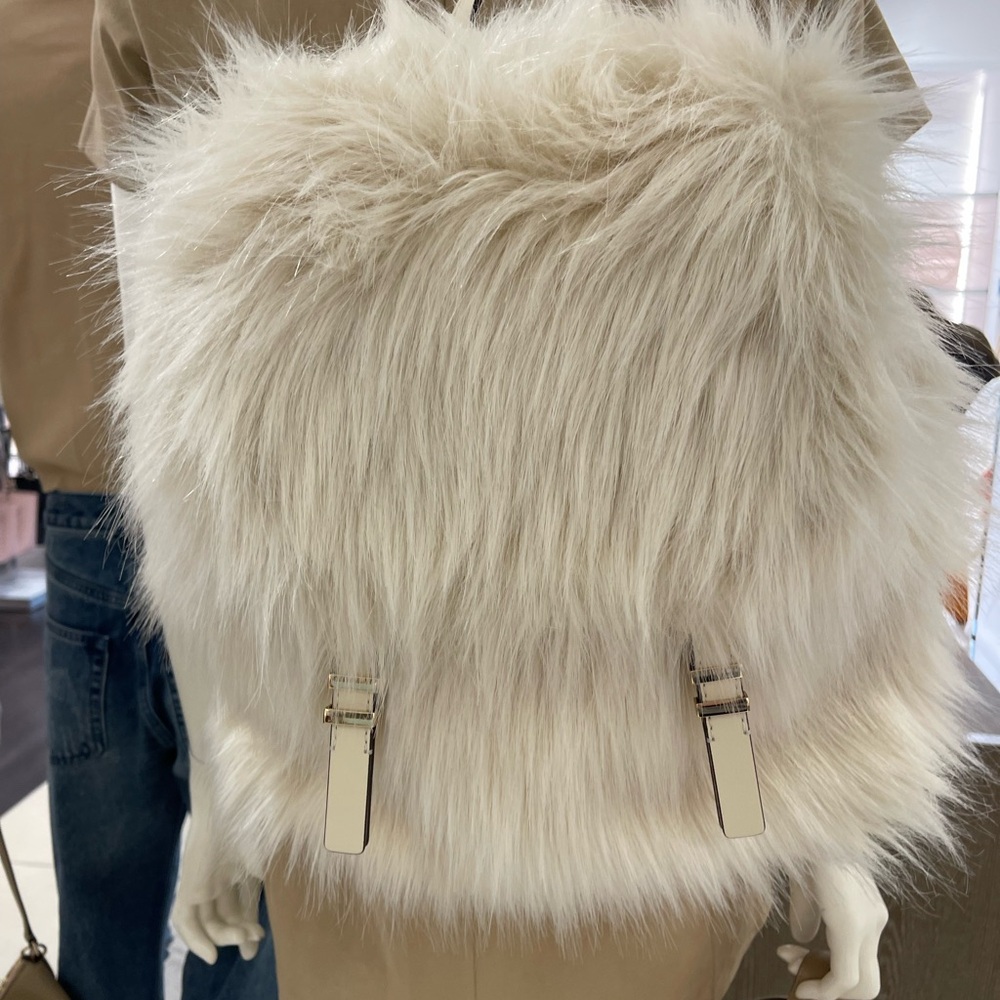 MICHAEL KORS Quinn Medium Flap Faux Fur Backpack
Natural 
NWT 

Live Style - Picture 4 of 16